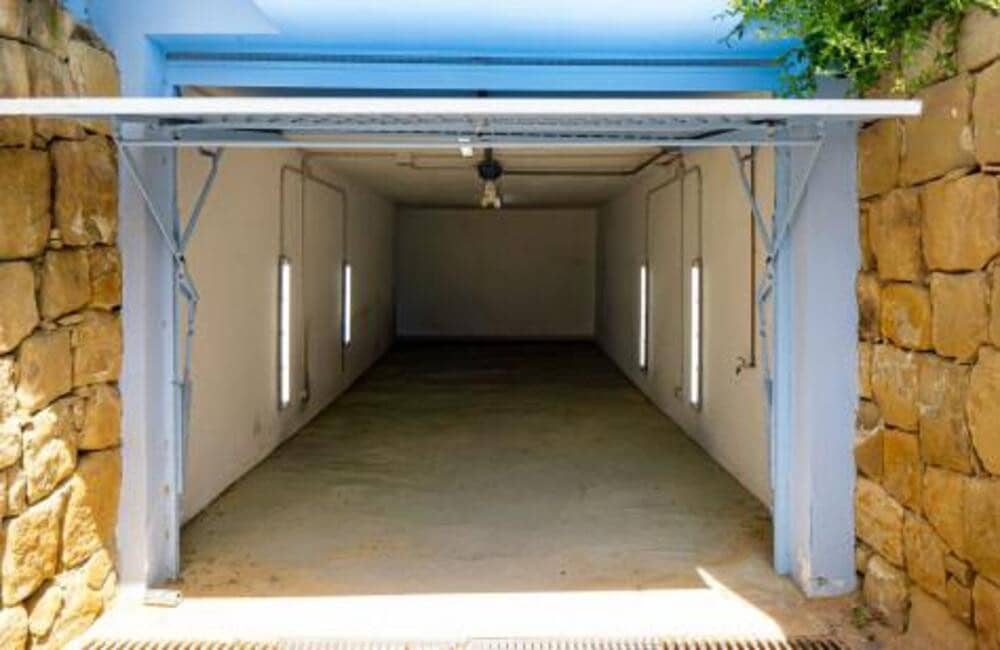 2 soverom Hus til salgs i Nueva Andalucia med svømmebasseng garasje - € 715 000 (Ref: 9786011)