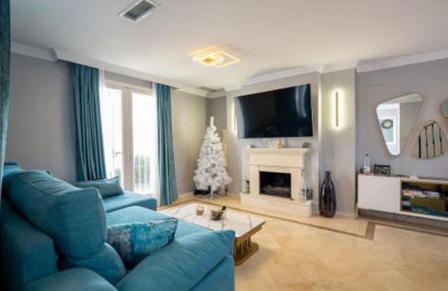 2 soverom Hus til salgs i Nueva Andalucía Centro, Marbella med svømmebasseng garasje - € 715 000 (Ref: 9786011)