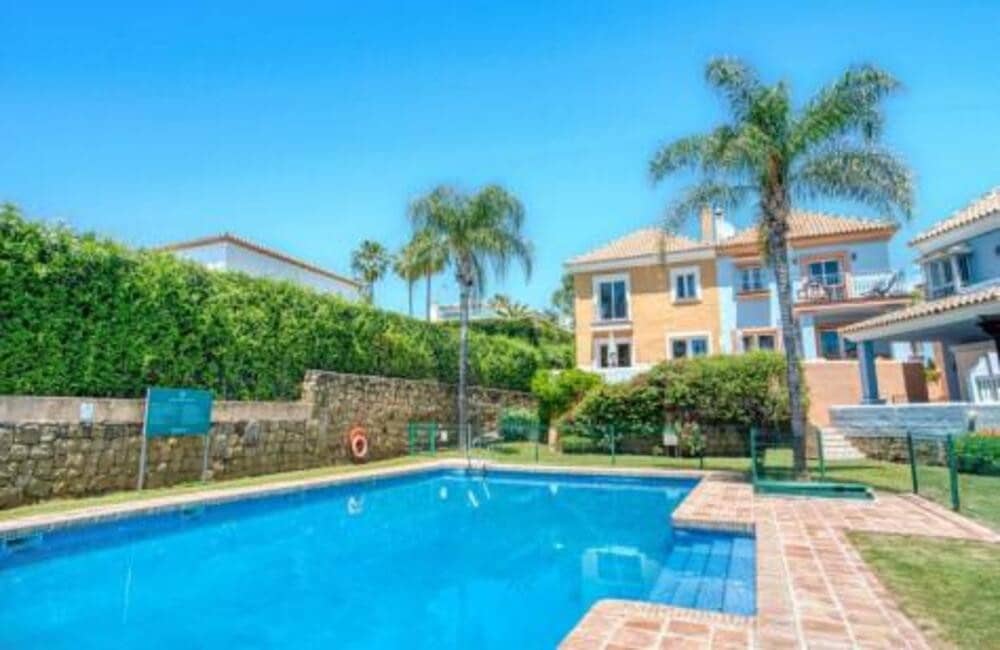2 chambre Maison de Ville à vendre à Nueva Andalucia avec piscine garage - 715 000 € (Ref: 9786011)