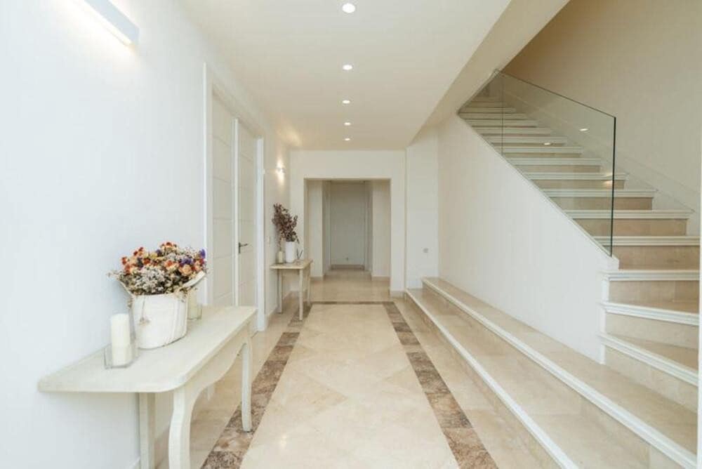 5 bedroom Villa for rent in Golden Mile with pool garage - € 15,000 (Ref: 9786013)