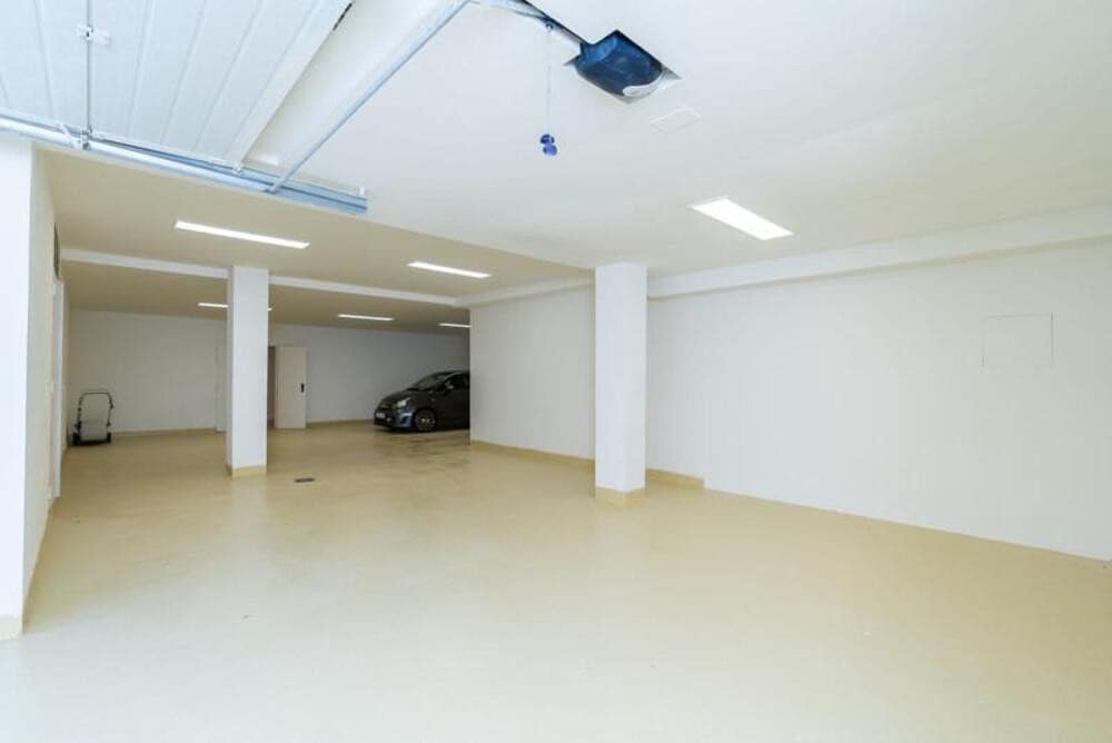 5 bedroom Villa for rent in Golden Mile with pool garage - € 15,000 (Ref: 9786013)