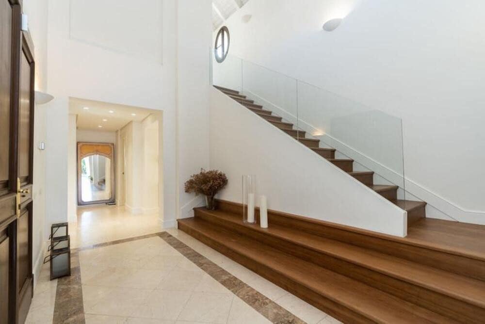 5 bedroom Villa for rent in Golden Mile with pool garage - € 15,000 (Ref: 9786013)