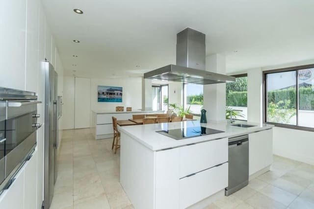5 soverom Villa til leie i Lomas De Marbella, Marbella med svømmebasseng garasje - € 15 000 (Ref: 9786013)