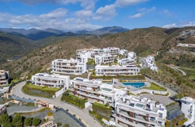 Apartamento de 3 habitaciones en La Quinta, Benahavís en alquiler con piscina garaje - 6.250 € (Ref: 9788095)
