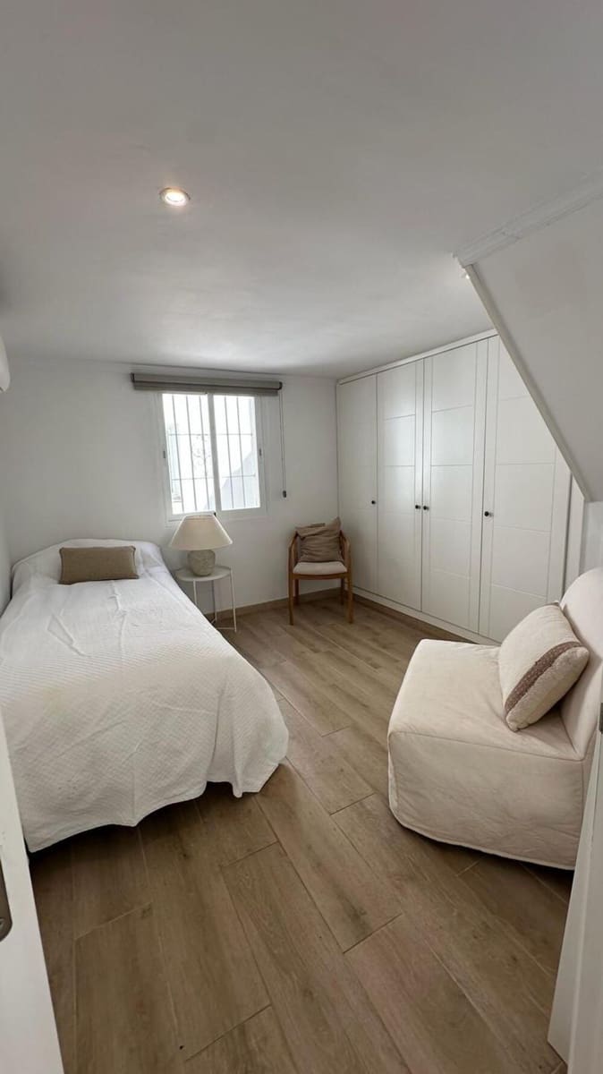 3 soverom Leilighet til leie i Nueva Andalucia med svømmebasseng garasje - € 3 000 (Ref: 9788096)