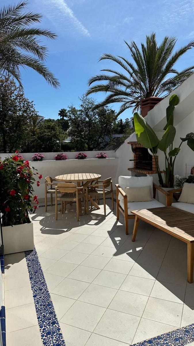 3 soverom Leilighet til leie i Nueva Andalucia med svømmebasseng garasje - € 3 000 (Ref: 9788096)