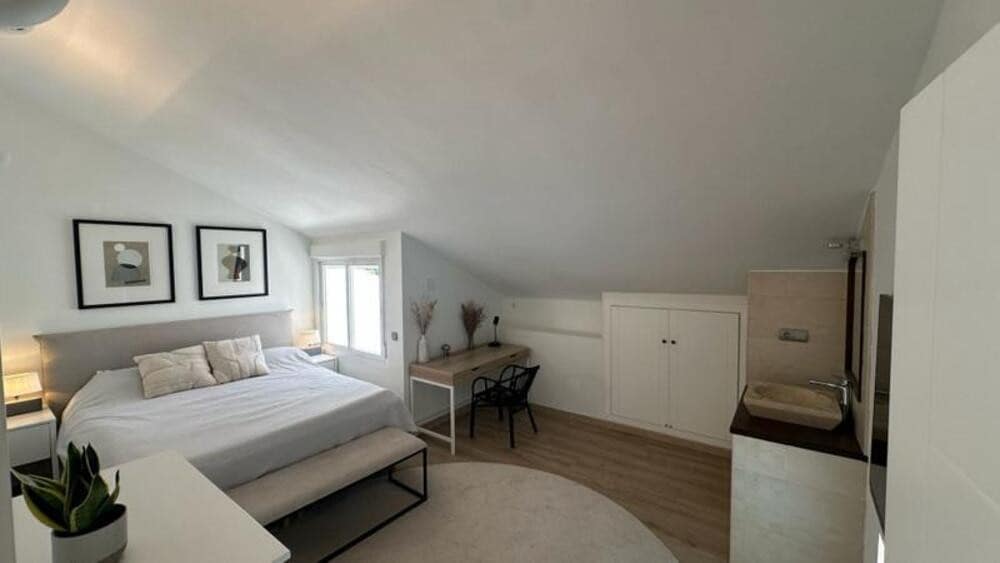 3 soverom Leilighet til leie i Nueva Andalucia med svømmebasseng garasje - € 3 000 (Ref: 9788096)