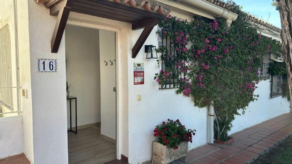 3 soverom Leilighet til leie i Nueva Andalucia med svømmebasseng garasje - € 3 000 (Ref: 9788096)