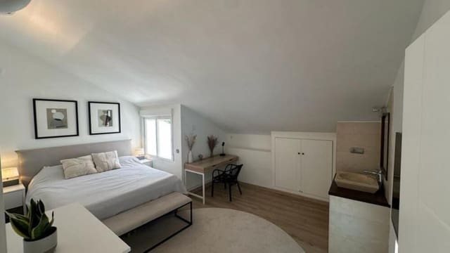 3 soverom Leilighet til leie i Nueva Andalucía Centro, Marbella med svømmebasseng garasje - € 3 000 (Ref: 9788096)