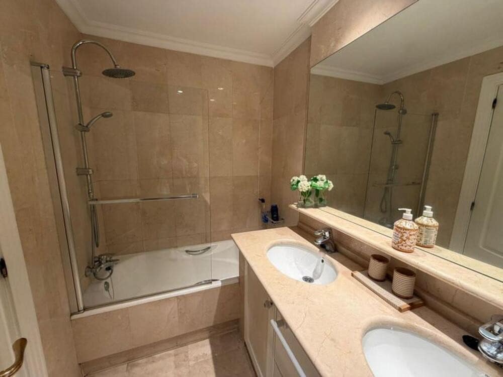 3 bedroom Apartment for rent in Marbella with pool garage - € 3,500 (Ref: 9788097)