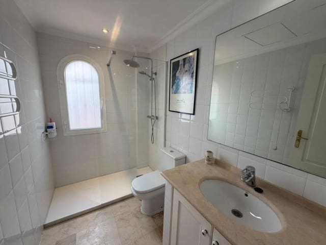 3 slaapkamer Appartement te huur in Puerto Banus, Marbella met zwembad garage - € 3.500 (Ref: 9788097)