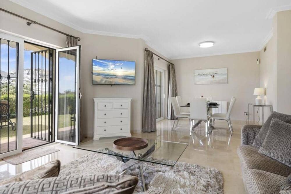 3 Zimmer Apartment zu vermieten in La Quinta mit Pool Garage - 3.500 € (Ref: 9788098)