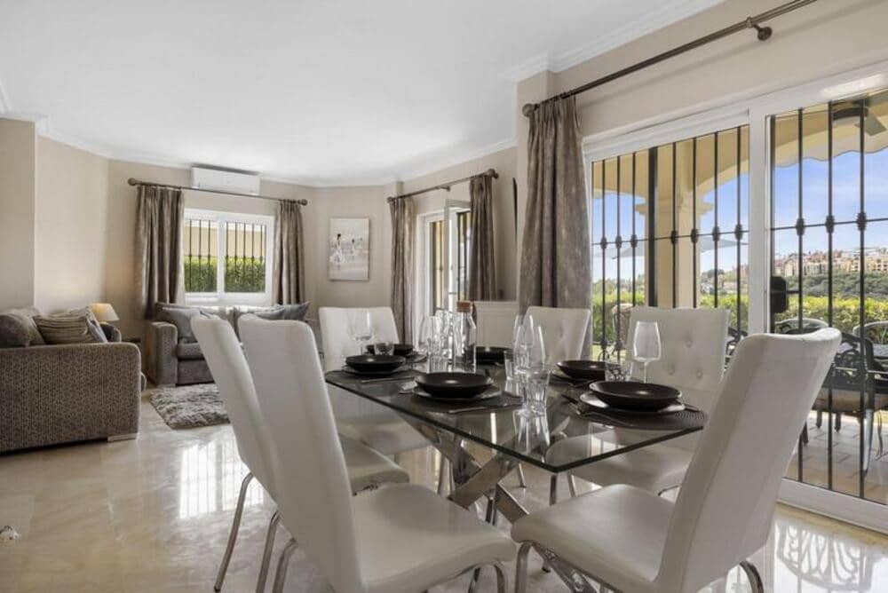 3 Zimmer Apartment zu vermieten in La Quinta mit Pool Garage - 3.500 € (Ref: 9788098)