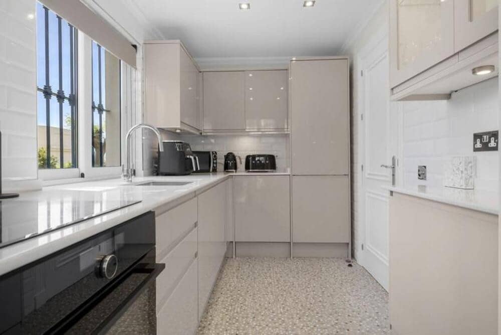 3 Zimmer Apartment zu vermieten in La Quinta mit Pool Garage - 3.500 € (Ref: 9788098)