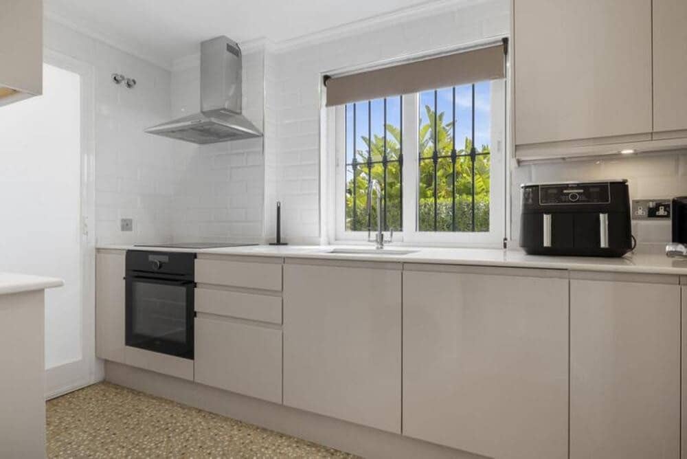 3 Zimmer Apartment zu vermieten in La Quinta mit Pool Garage - 3.500 € (Ref: 9788098)