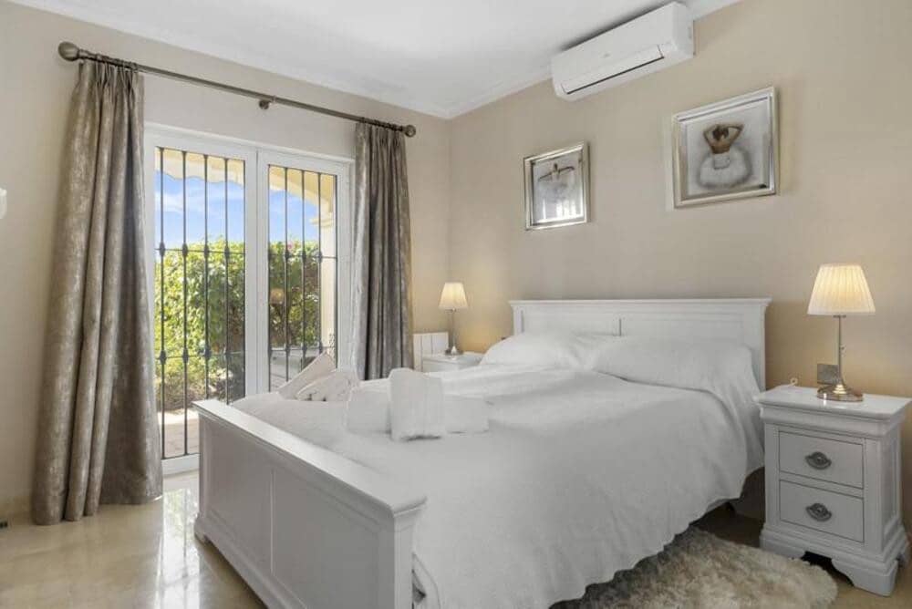 3 Zimmer Apartment zu vermieten in La Quinta mit Pool Garage - 3.500 € (Ref: 9788098)