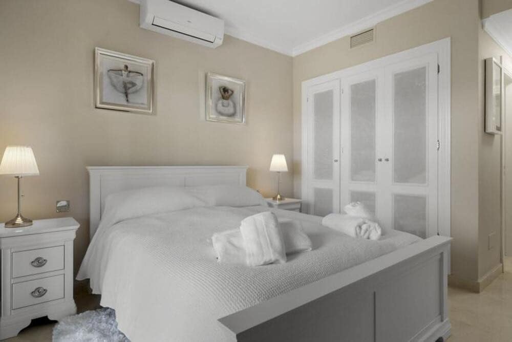 3 Zimmer Apartment zu vermieten in La Quinta mit Pool Garage - 3.500 € (Ref: 9788098)