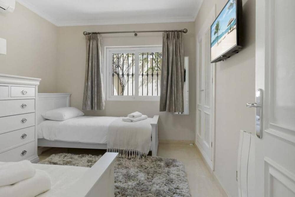 3 Zimmer Apartment zu vermieten in La Quinta mit Pool Garage - 3.500 € (Ref: 9788098)