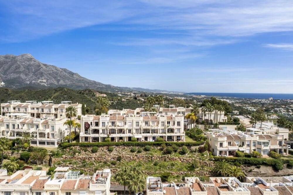 3 Zimmer Apartment zu vermieten in La Quinta mit Pool Garage - 3.500 € (Ref: 9788098)