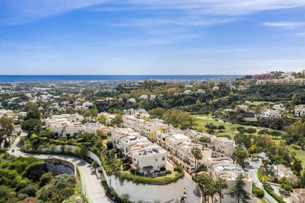 3 slaapkamer Appartement te huur in La Quinta met zwembad garage - € 3.500 (Ref: 9788098)