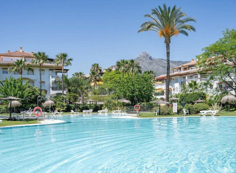 2 makuuhuone Huoneisto vuokrattavana paikassa Marbella mukana uima-altaan 
autotalli - 2 500 € (Ref: 9793925)