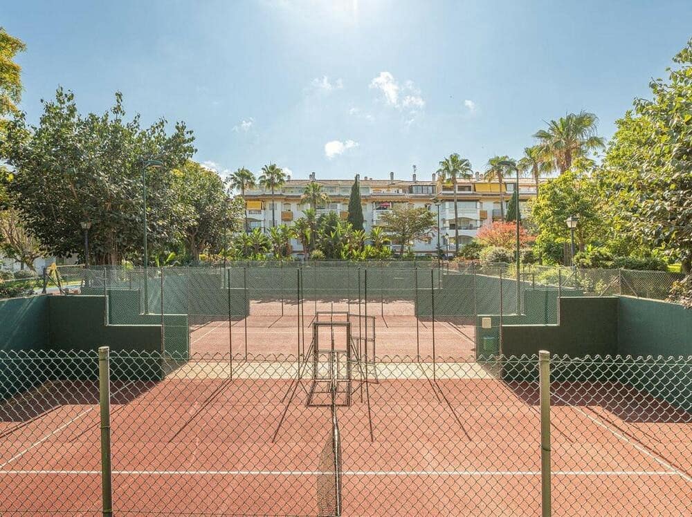 2 makuuhuone Huoneisto vuokrattavana paikassa Marbella mukana uima-altaan 
autotalli - 2 500 € (Ref: 9793925)