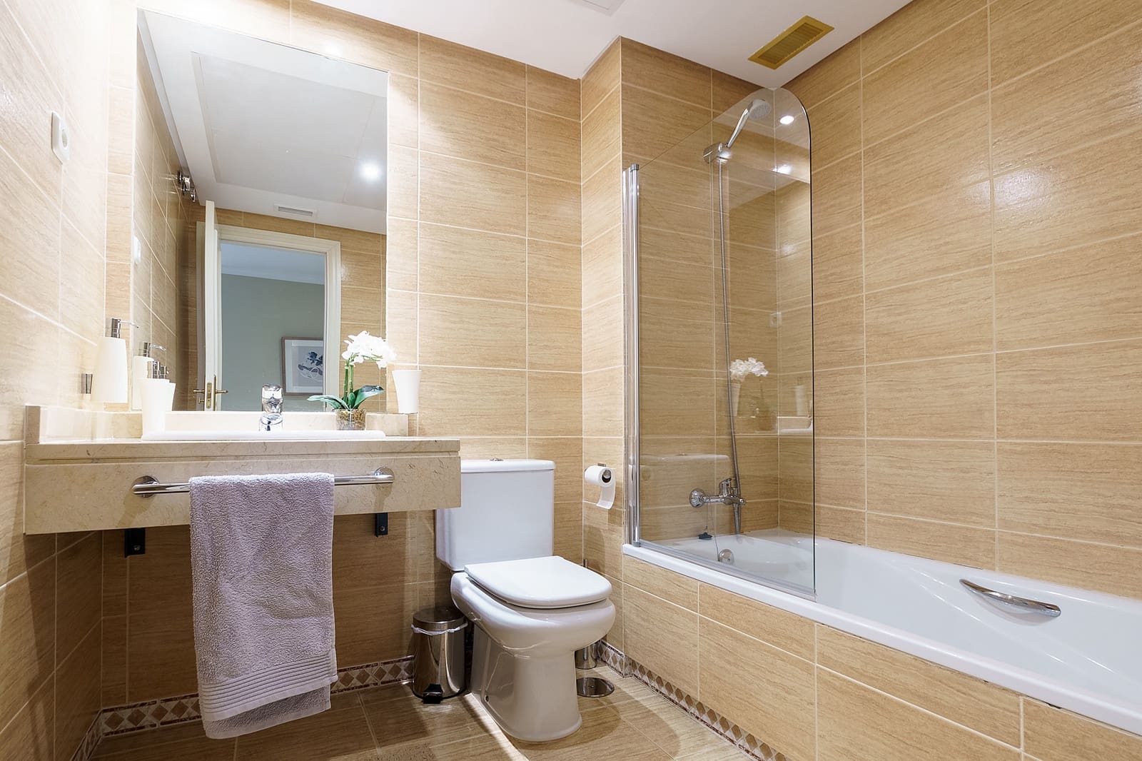 2 makuuhuone Huoneisto vuokrattavana paikassa Marbella mukana uima-altaan 
autotalli - 2 500 € (Ref: 9793925)