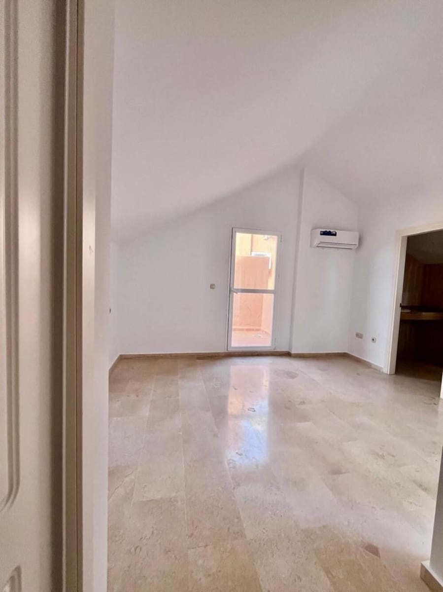 2 chambre Penthouse à vendre à Marbella avec piscine garage - 440 000 € (Ref: 9793927)