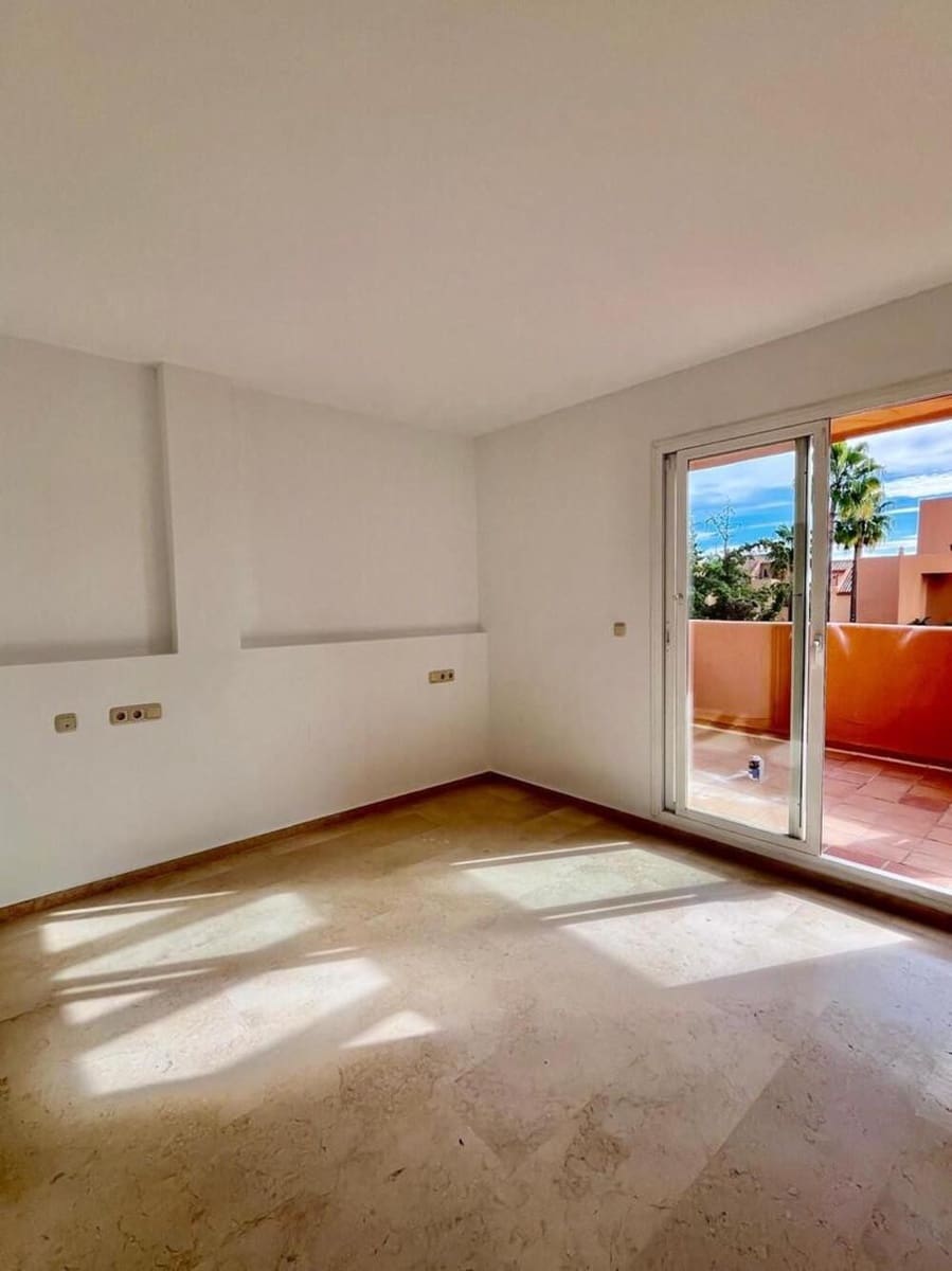 2 chambre Penthouse à vendre à Marbella avec piscine garage - 440 000 € (Ref: 9793927)