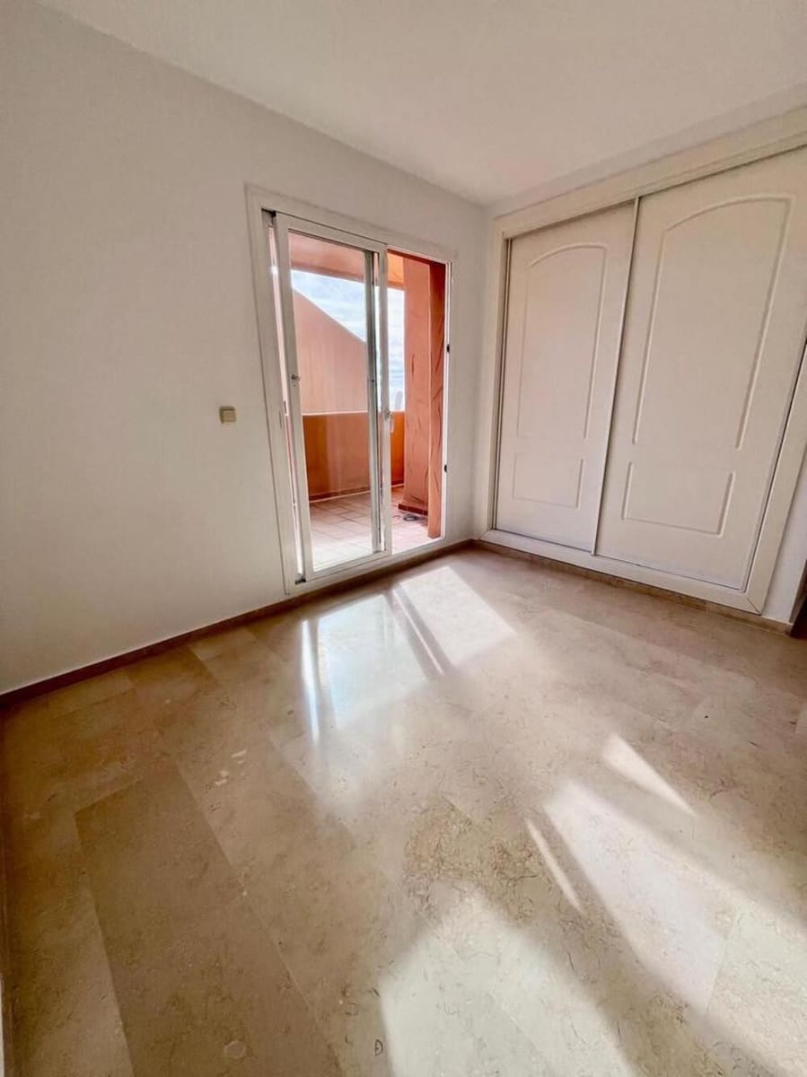 2 chambre Penthouse à vendre à Marbella avec piscine garage - 440 000 € (Ref: 9793927)