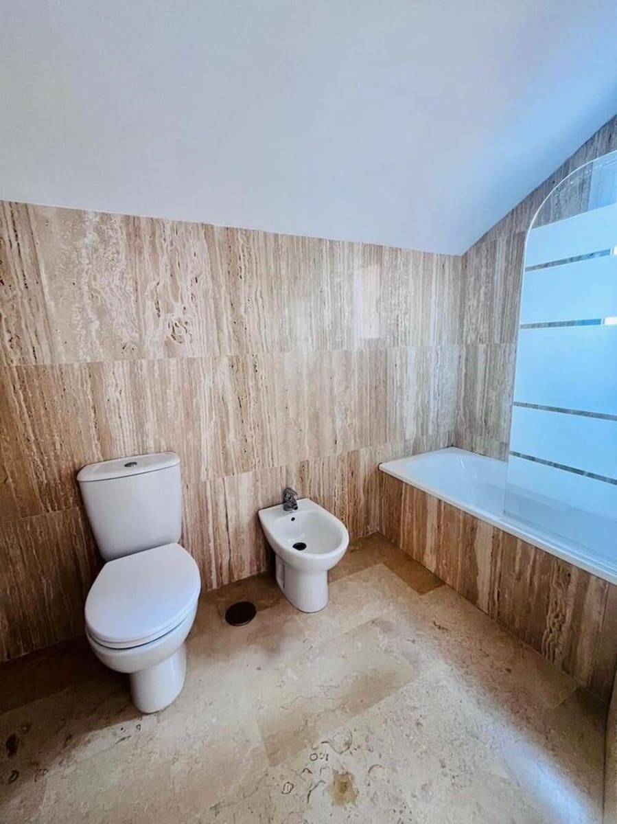 2 chambre Penthouse à vendre à Marbella avec piscine garage - 440 000 € (Ref: 9793927)