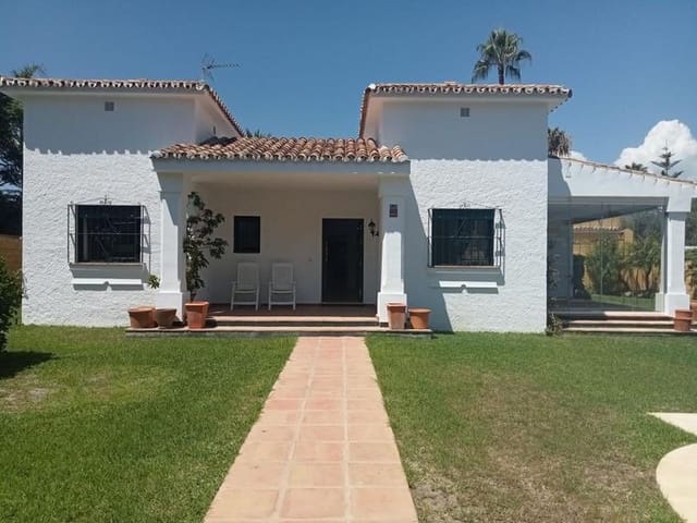 4 soveværelse Villa til leje i San Pedro de Alcántara Pueblo, Marbella med swimmingpool garage - € 4.950 (Ref: 9793928)