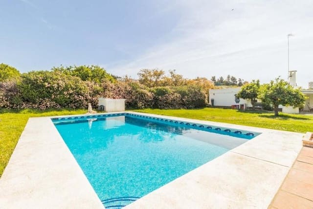 2 chambre Villa/Maison à vendre à Centro, Estepona avec piscine garage - 695 000 € (Ref: 9793929)