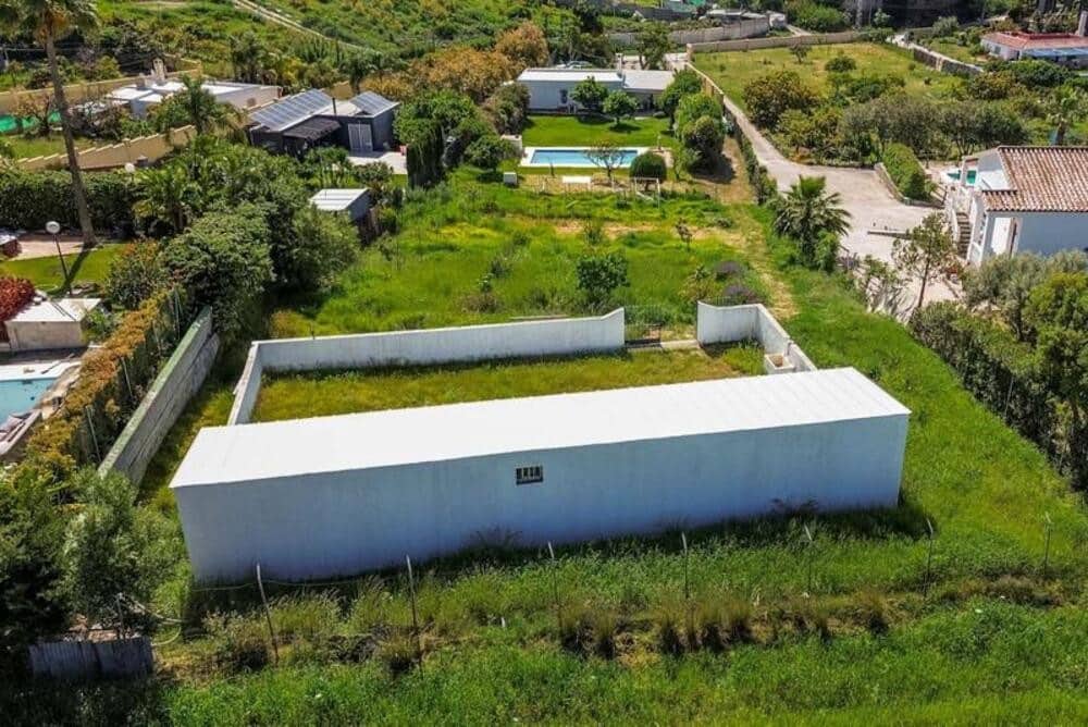 2 bedroom Villa for sale in Estepona with pool garage - € 695,000 (Ref: 9793929)