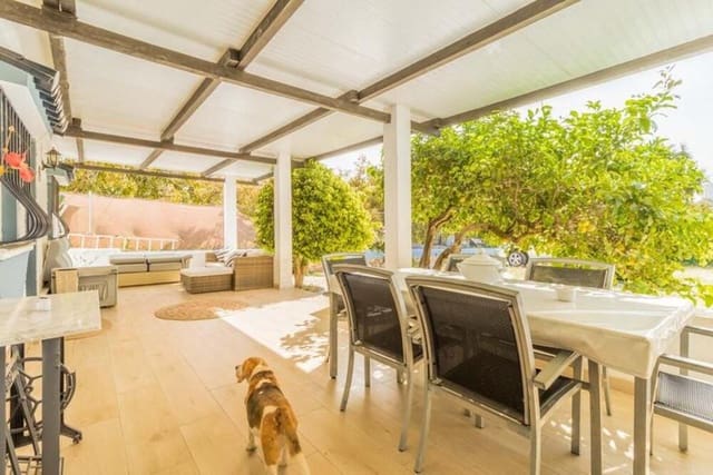 2 makuuhuone Huvila myytävänä paikassa Centro, Estepona mukana uima-altaan 
autotalli - 695 000 € (Ref: 9793929)
