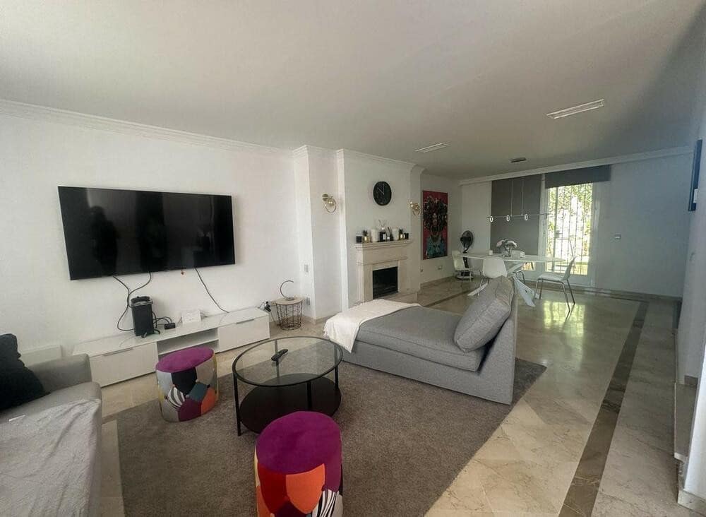 Maison de Ville de 3 chambres à louer à Marbella avec piscine garage - 2 700 € (Ref: 9793930)