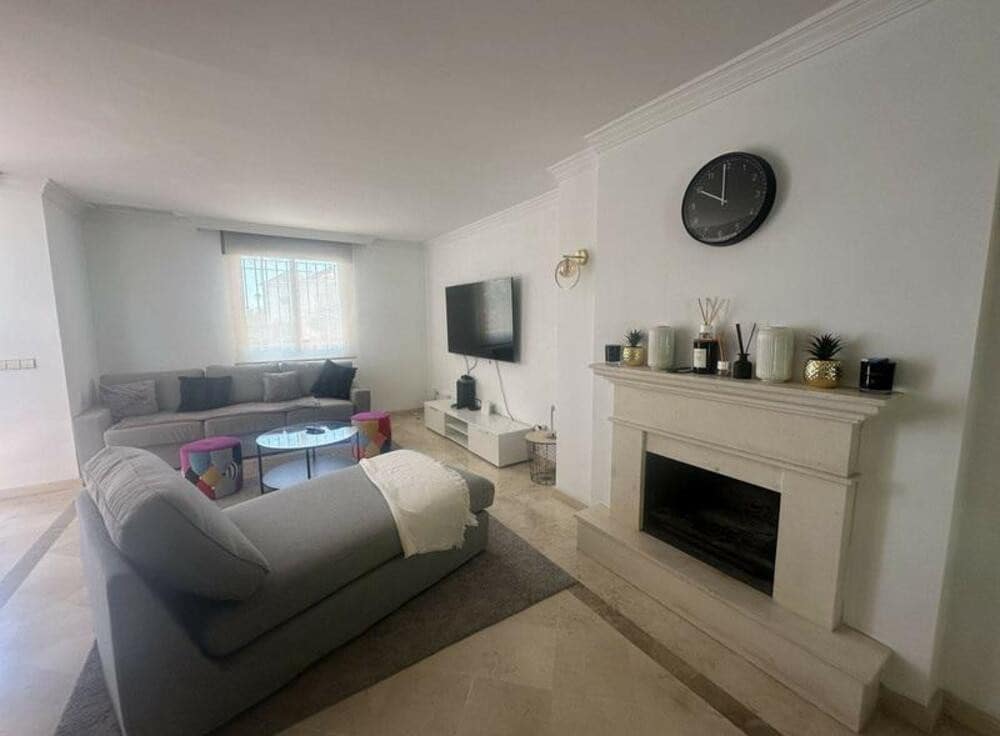 Maison de Ville de 3 chambres à louer à Marbella avec piscine garage - 2 700 € (Ref: 9793930)