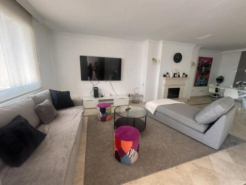 Maison de Ville de 3 chambres à louer à Marbella avec piscine garage - 2 700 € (Ref: 9793930)