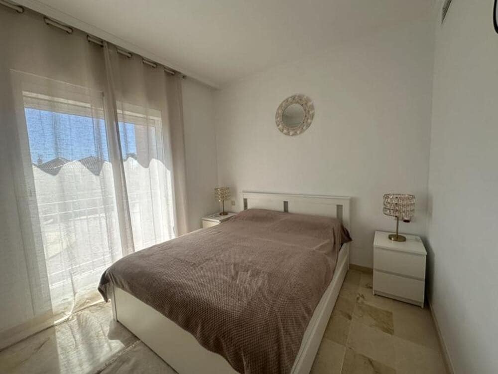 Maison de Ville de 3 chambres à louer à Marbella avec piscine garage - 2 700 € (Ref: 9793930)