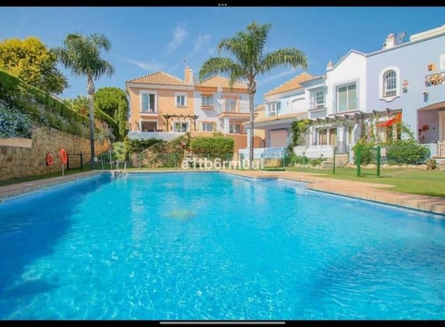 Maison de Ville de 3 chambres à louer à Los Naranjos, Marbella avec piscine garage - 2 700 € (Ref: 9793930)
