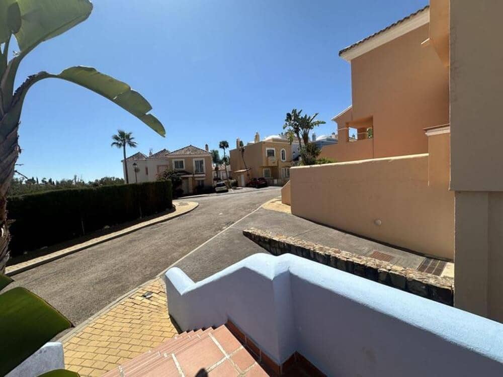 Maison de Ville de 3 chambres à louer à Marbella avec piscine garage - 2 700 € (Ref: 9793930)