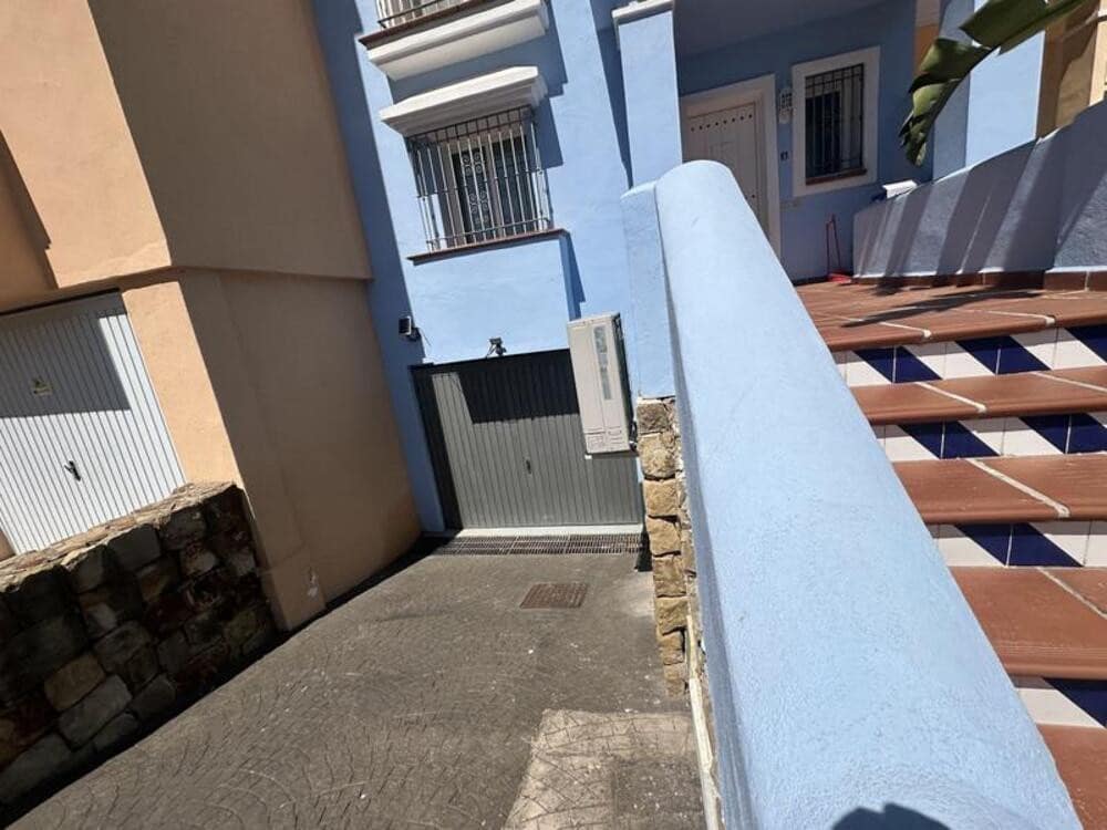 Maison de Ville de 3 chambres à louer à Marbella avec piscine garage - 2 700 € (Ref: 9793930)