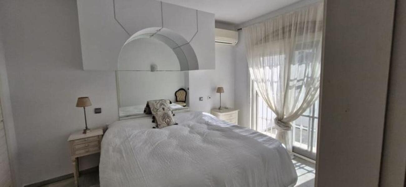 3 bedroom Townhouse for rent in Marbella with pool garage - € 2,750 (Ref: 9796839)