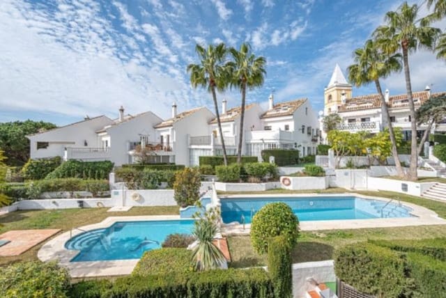 3 soveværelse Byhus til leje i Lomas De Marbella, Marbella med swimmingpool garage - € 2.750 (Ref: 9796839)