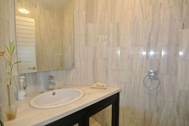 3 soveværelse Byhus til leje i Lomas De Marbella, Marbella med swimmingpool garage - € 2.750 (Ref: 9796839)