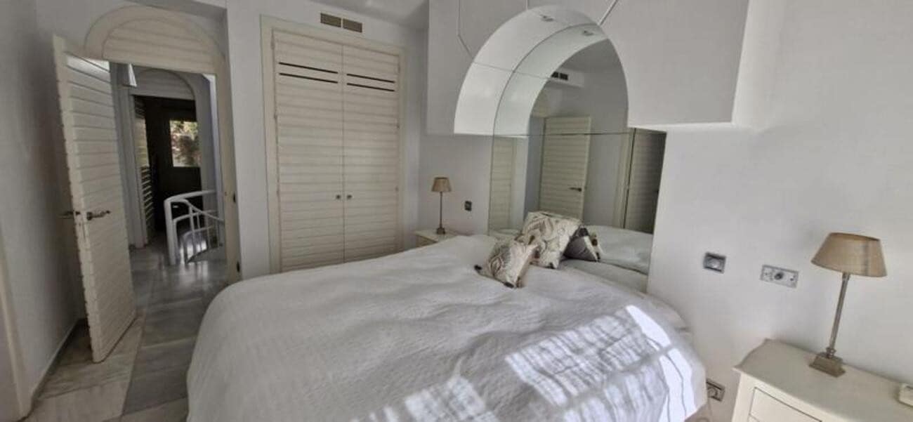 3 soveværelse Byhus til leje i Marbella med swimmingpool garage - € 2.750 (Ref: 9796839)