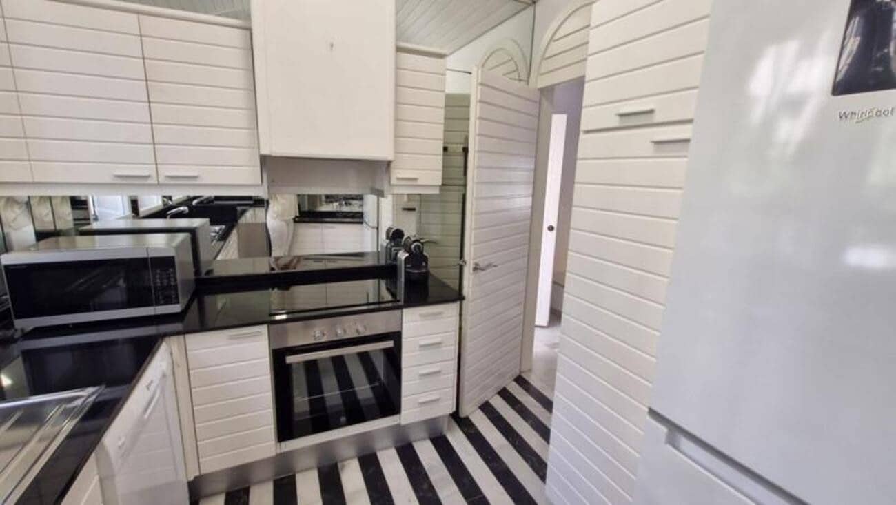 3 soveværelse Byhus til leje i Marbella med swimmingpool garage - € 2.750 (Ref: 9796839)
