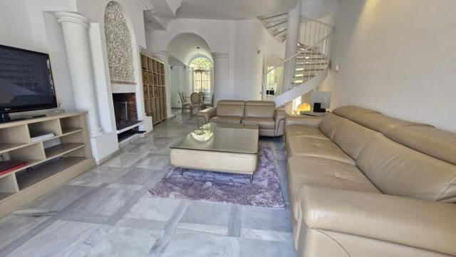 3 soveværelse Byhus til leje i Lomas De Marbella, Marbella med swimmingpool garage - € 2.750 (Ref: 9796839)