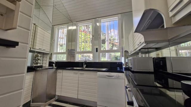 3 soveværelse Byhus til leje i Lomas De Marbella, Marbella med swimmingpool garage - € 2.750 (Ref: 9796839)