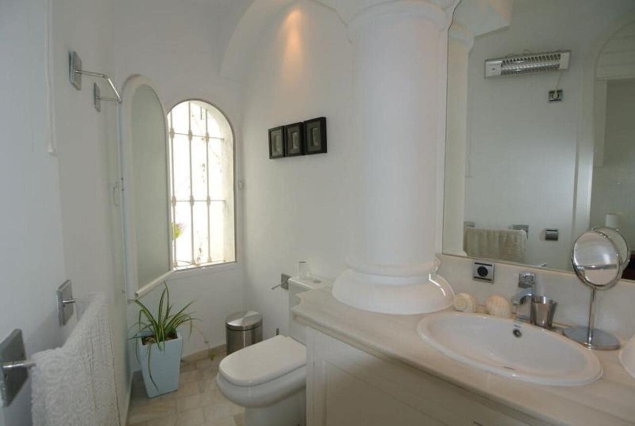 3 soveværelse Byhus til leje i Marbella med swimmingpool garage - € 2.750 (Ref: 9796839)